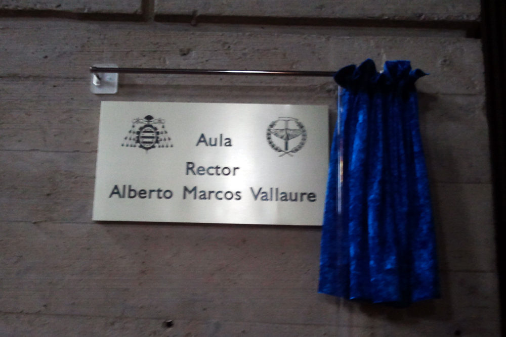 Placa Aula Rector Alberto Marcos Vallaure Placa Aula Rector Alberto Marcos Vallaure