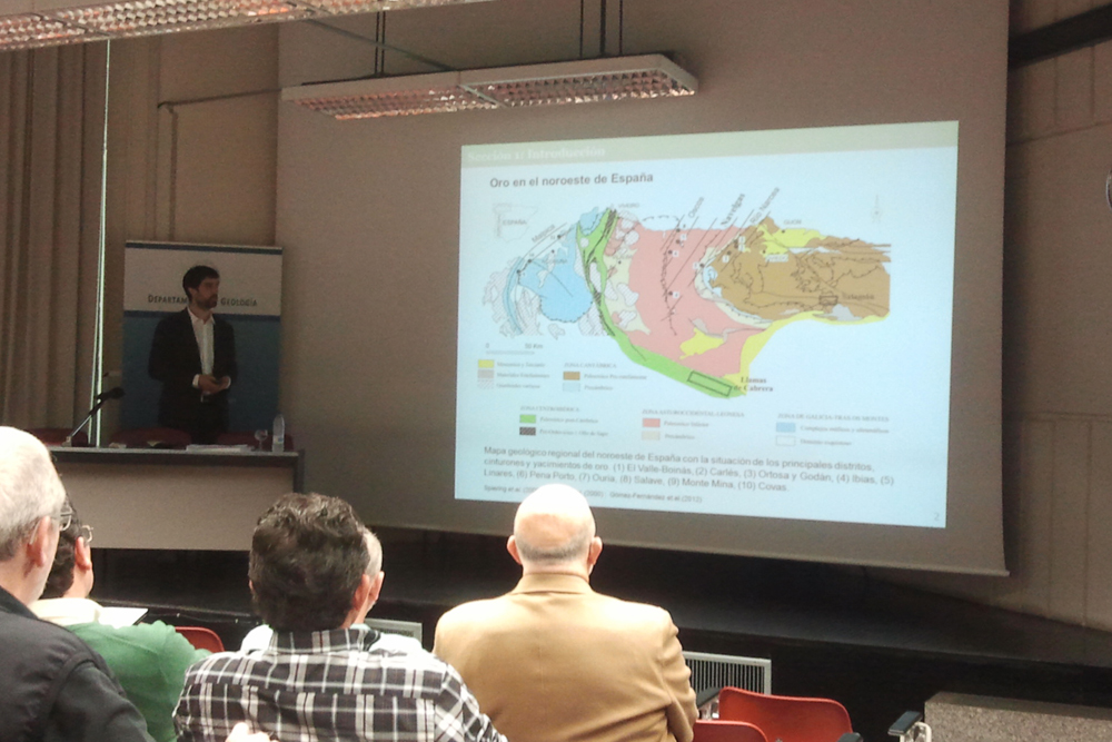 Lectura de tesis doctoral de Iker Martínez Abad