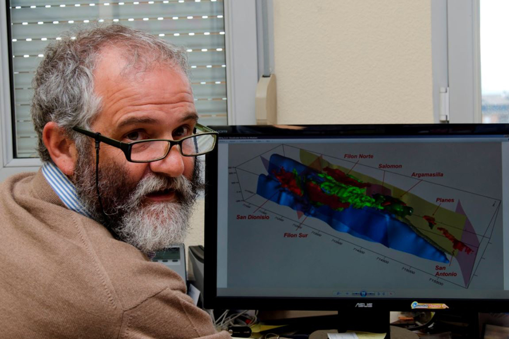 Dr. Agustín Martín Izard Dr. Agustín Martín Izard